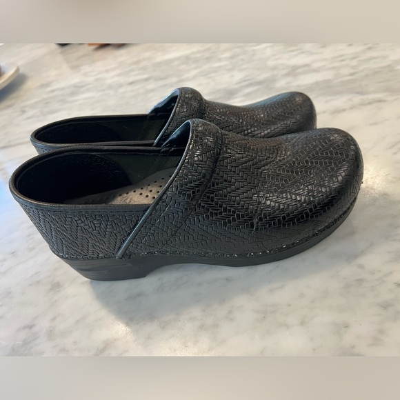 Dansko black textured clog, size 40 - Picture 3 of 5
